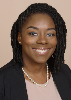 Sophia Bond Headshot